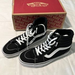Like new vans high top Sk8-Hi sneakers, women’s 11 / men’s 9.5.